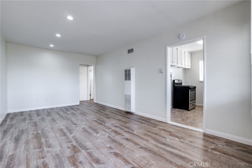 MLS #OC25263248 image #1