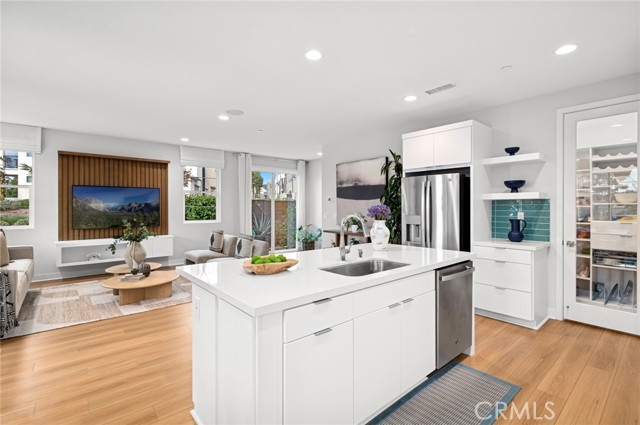 MLS #OC25263266 image #2