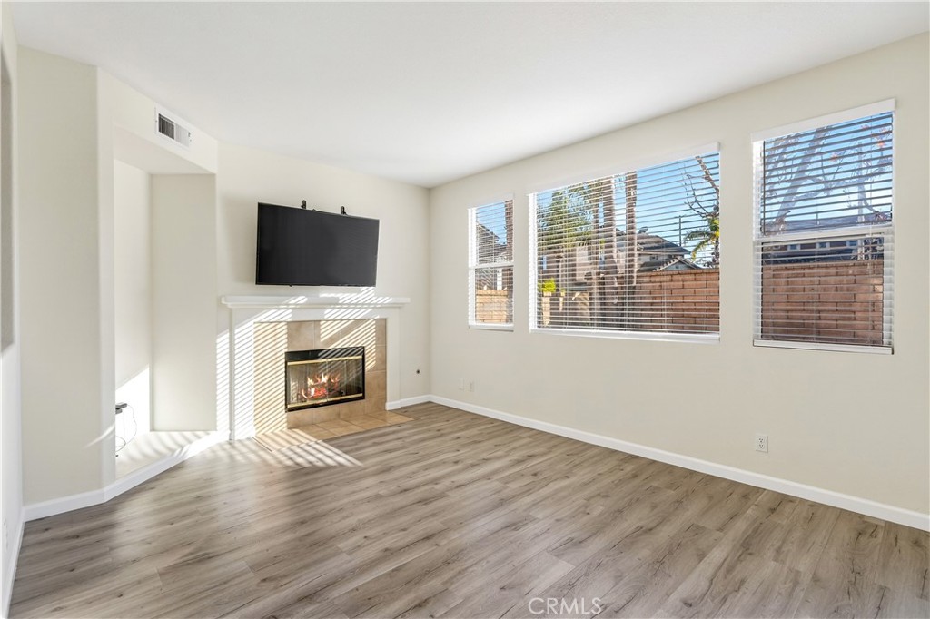 MLS #OC25263276 image #9