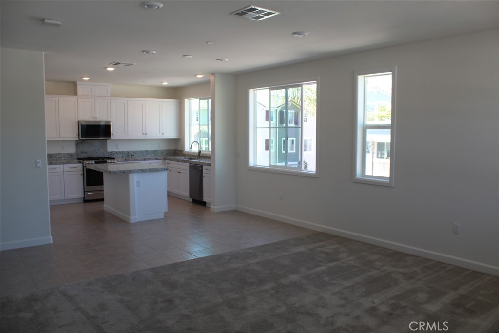 MLS #OC25263326 image #1