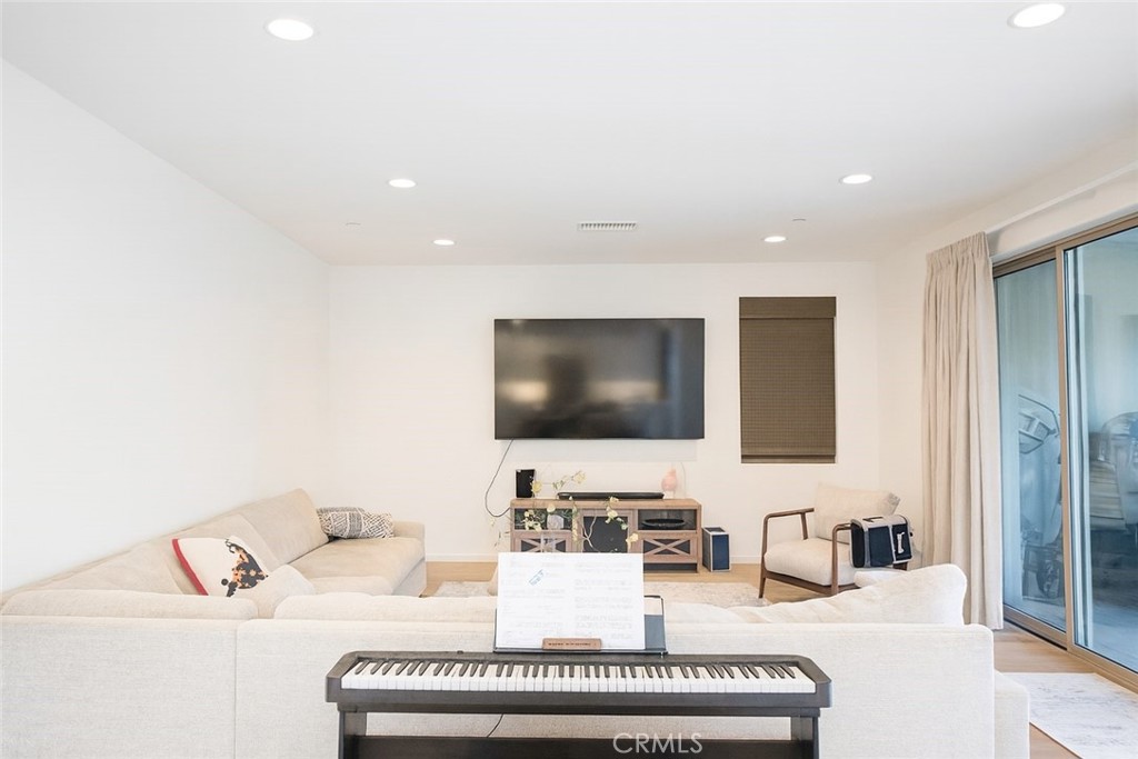 MLS #OC25263372 image #22