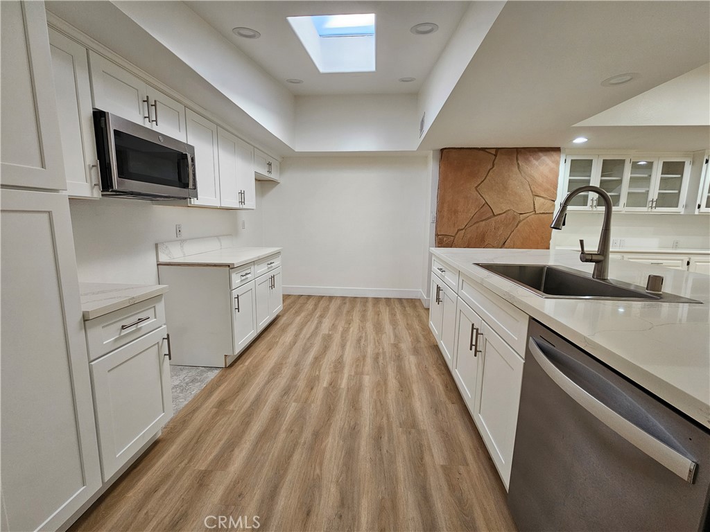 MLS #OC25263400 image #1