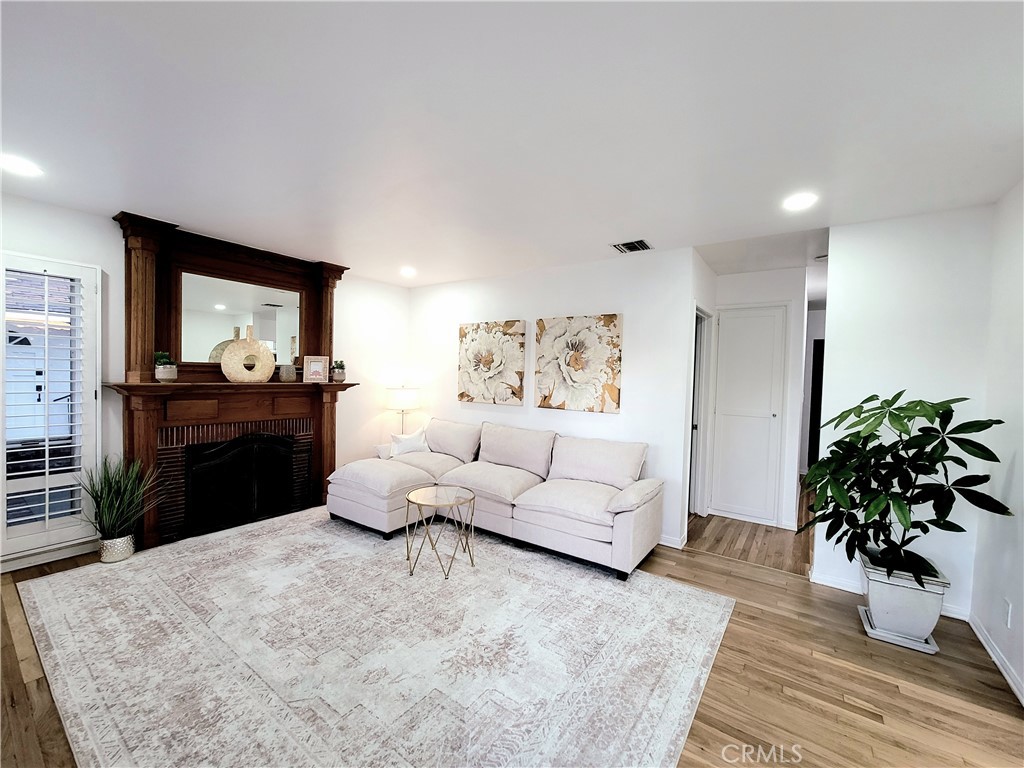 MLS #OC25263487 image #2