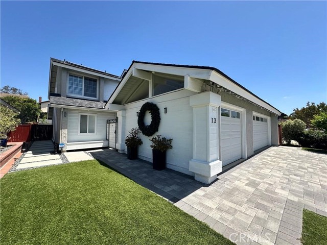 MLS #OC25263512 image #1