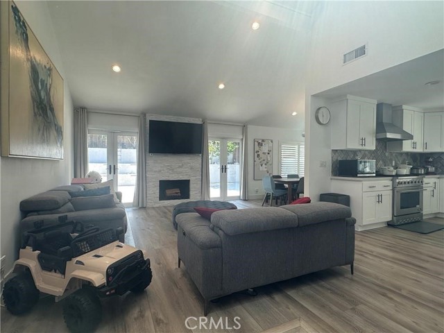 MLS #OC25263512 image #9