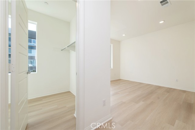 MLS #OC25263525 image #30