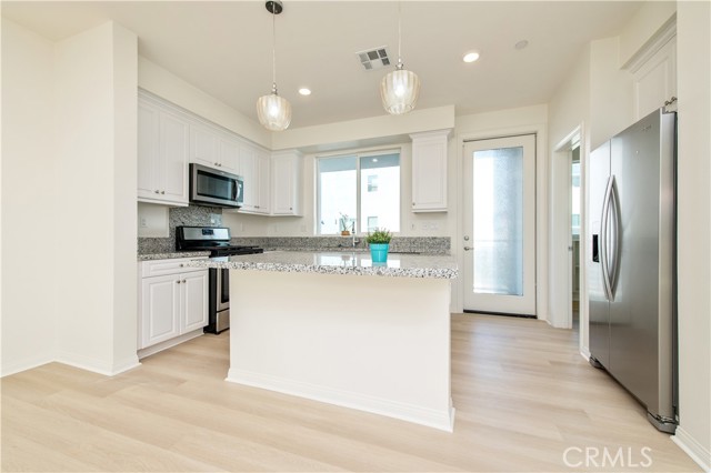 MLS #OC25263525 image #9