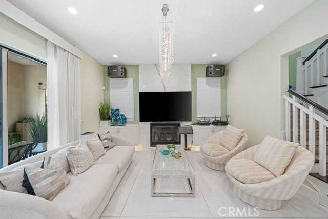 MLS #OC25263576 image #2