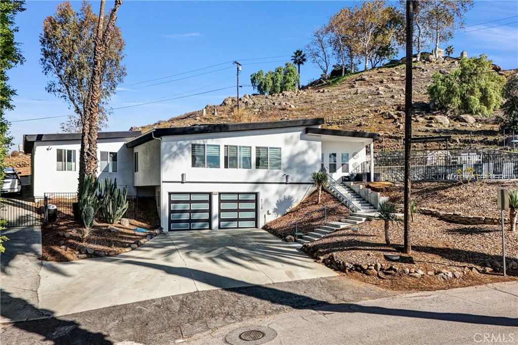 MLS #OC25263612 image #1