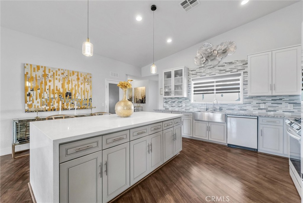 MLS #OC25263612 image #17