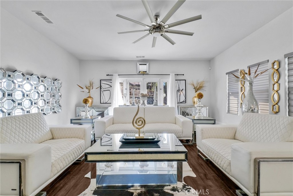 MLS #OC25263612 image #9