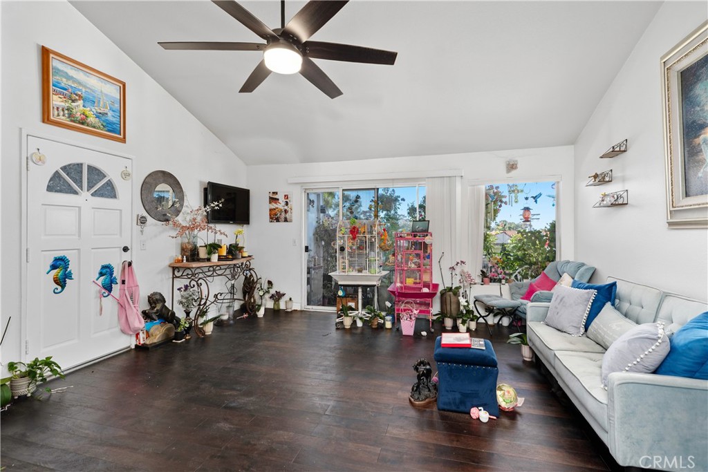 MLS #OC25263675 image #9