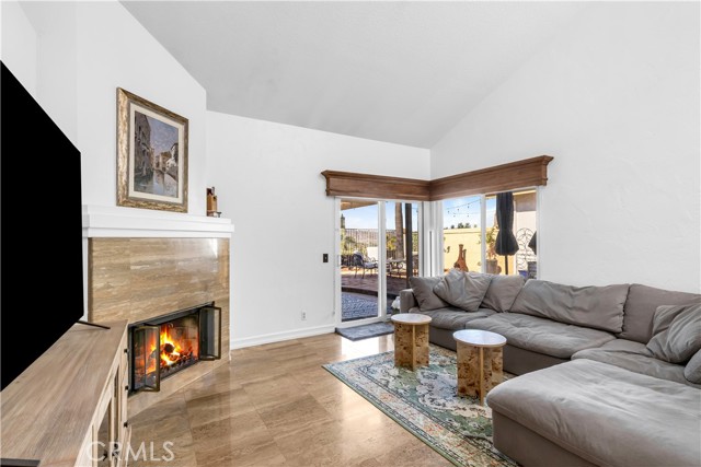 MLS #OC25263723 image #1