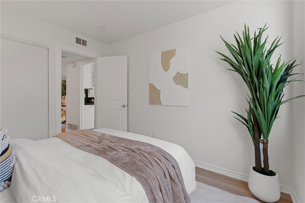 MLS #OC25263757 image #15