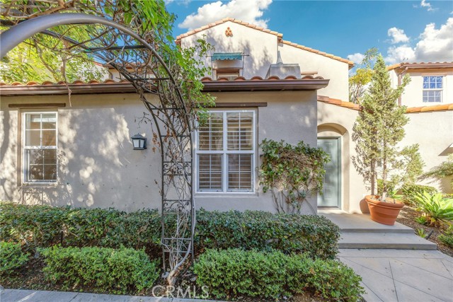 MLS #OC25263780 image #1