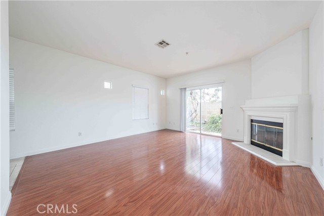 MLS #OC25263837 image #4