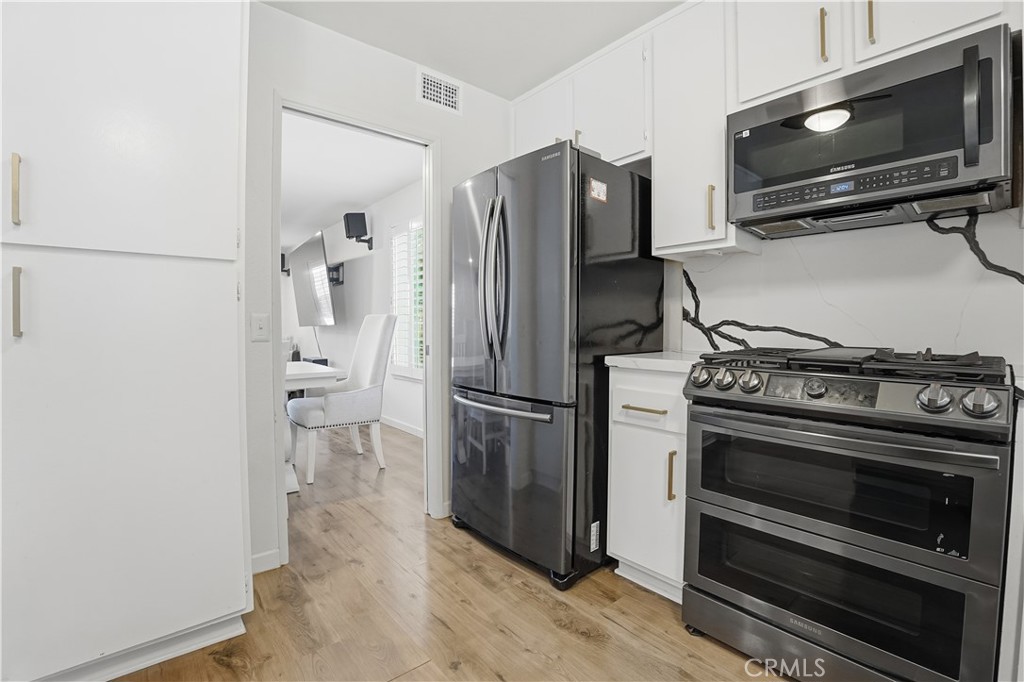 MLS #OC25263861 image #17