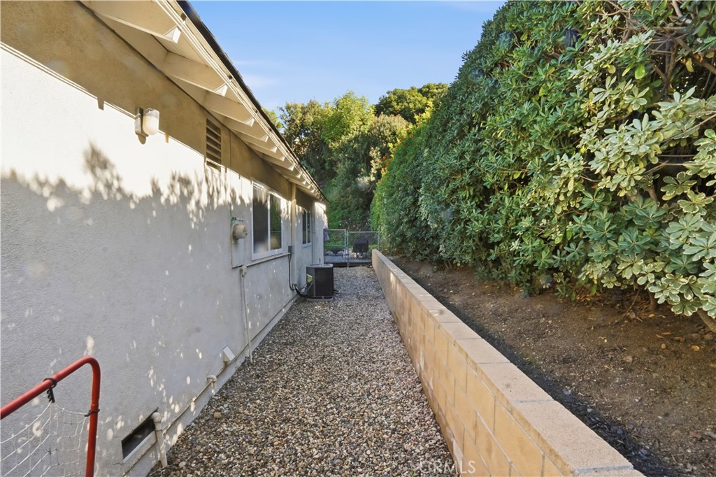 MLS #OC25263861 image #40