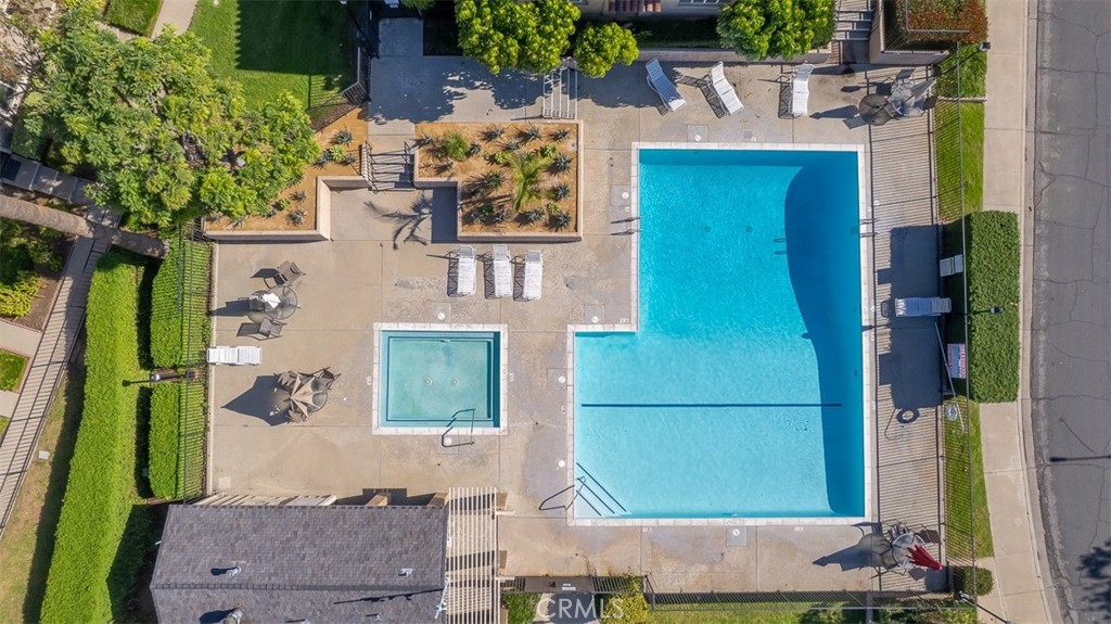 MLS #OC25263886 image #32