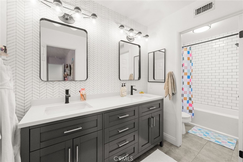 MLS #OC25264021 image #22