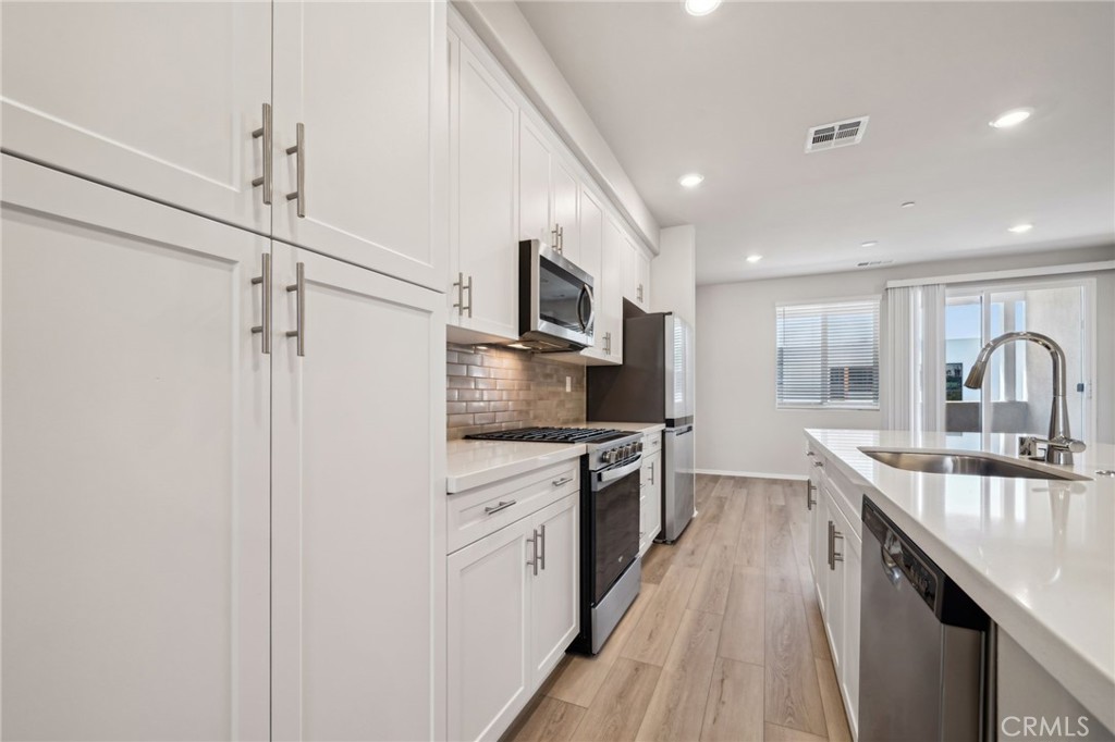 MLS #OC25264031 image #14