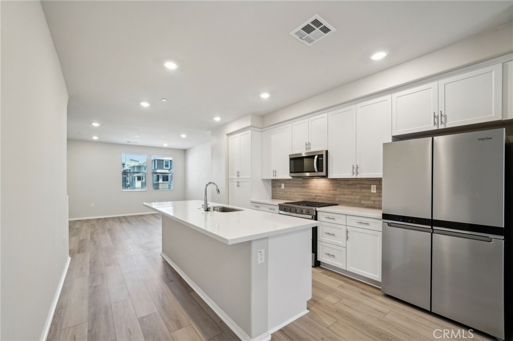 MLS #OC25264031 image #16