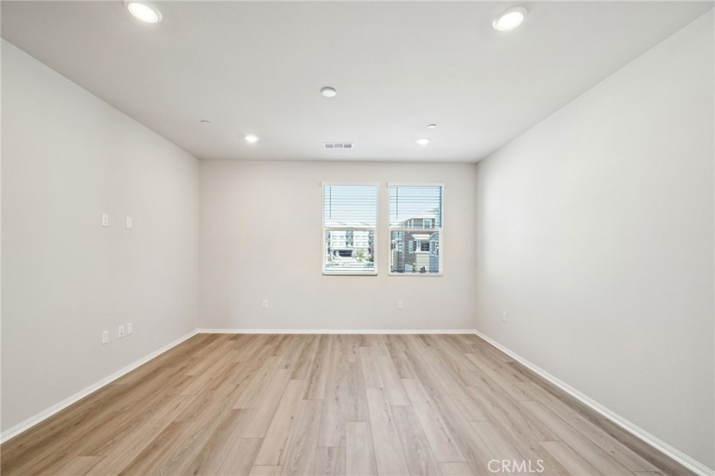 MLS #OC25264031 image #23