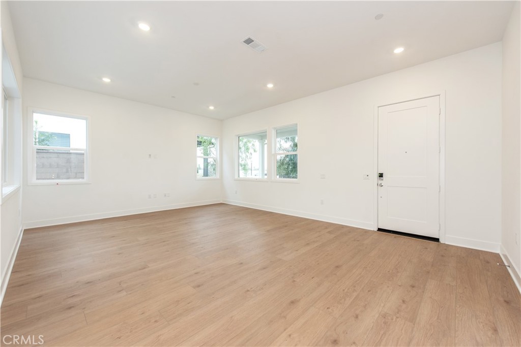 MLS #OC25264036 image #2