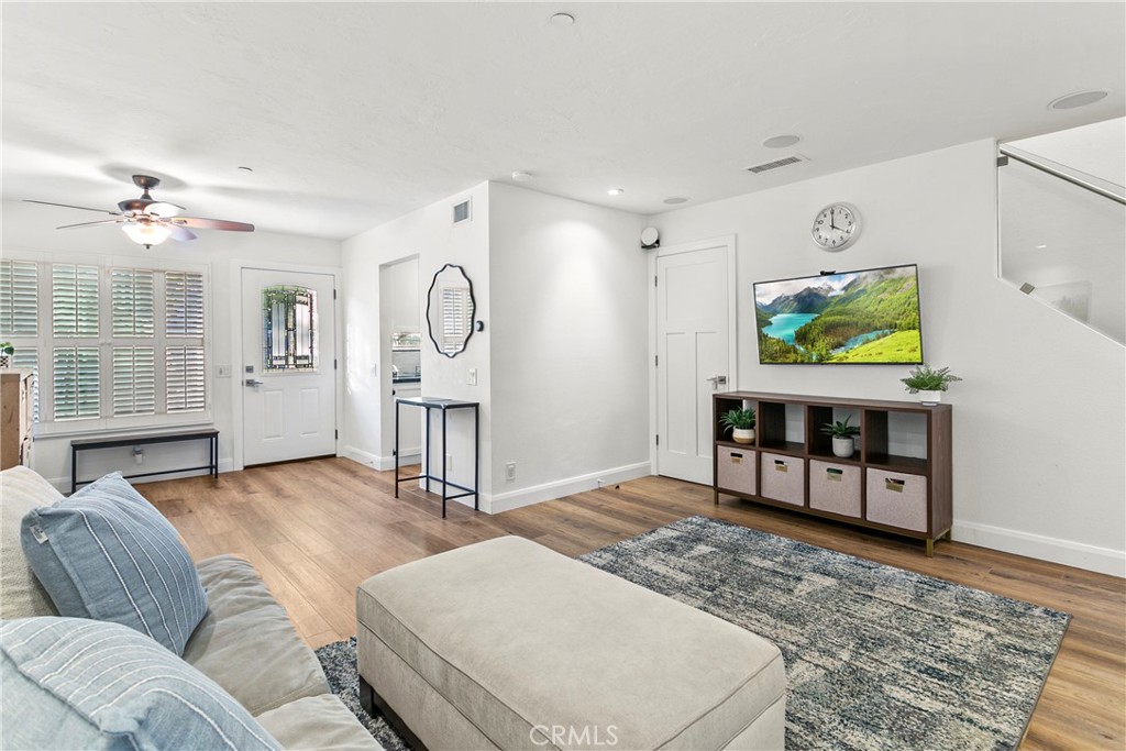 MLS #OC25264084 image #1