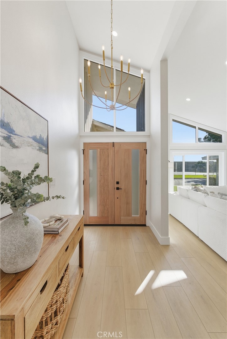 MLS #OC25264154 image #1