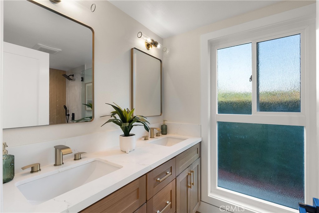 MLS #OC25264154 image #14