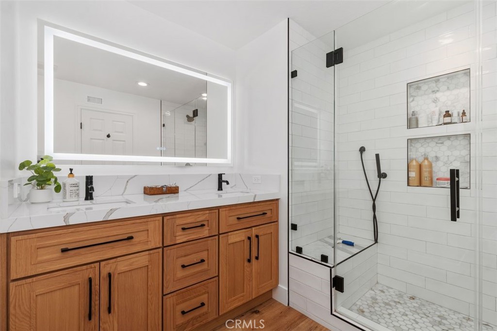 MLS #OC25264162 image #23