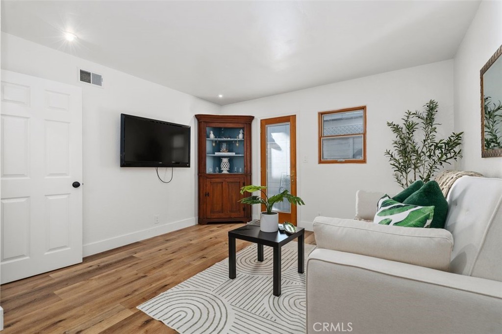 MLS #OC25264162 image #32