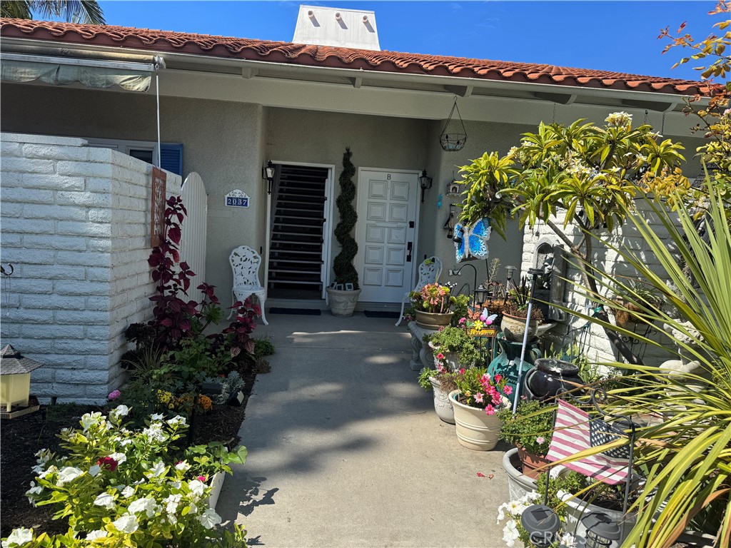 MLS #OC25203215 image #1