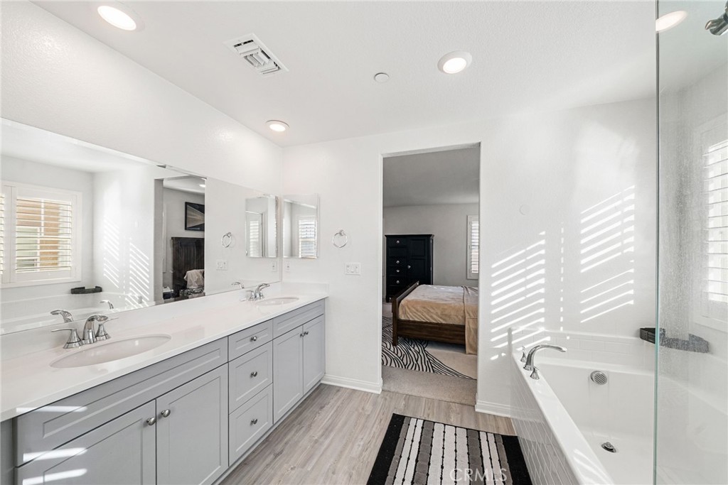 MLS #OC25264192 image #24