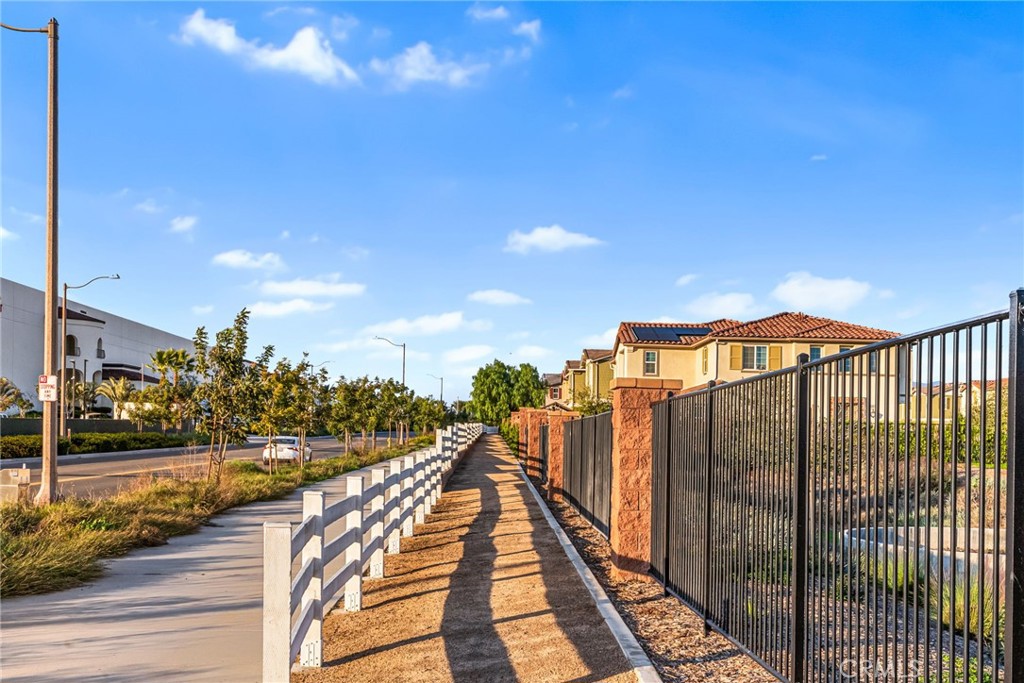 MLS #OC25264192 image #35