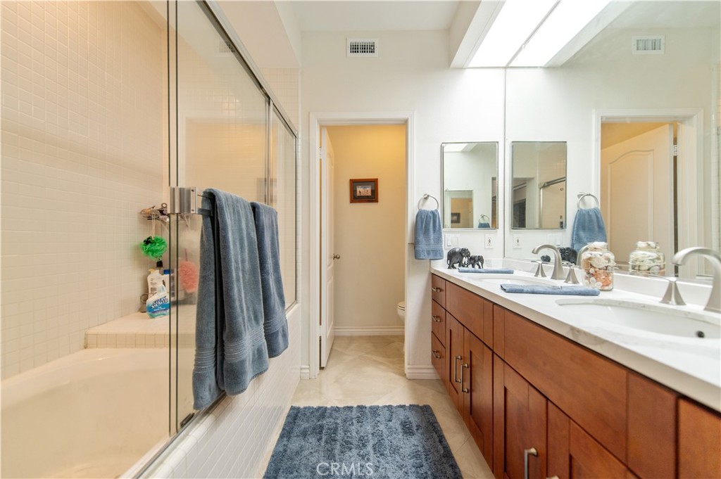 MLS #OC25264270 image #13