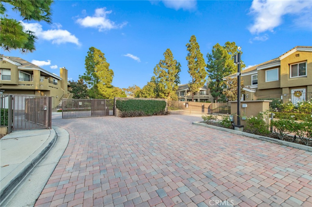 MLS #OC25264270 image #22