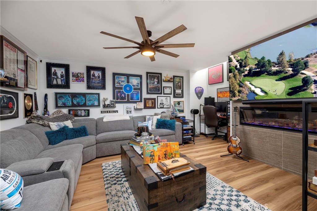 MLS #OC25264330 image #14