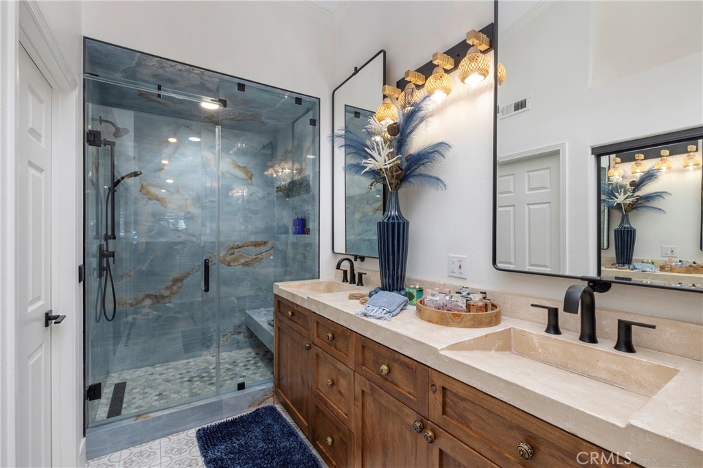 MLS #OC25264330 image #23