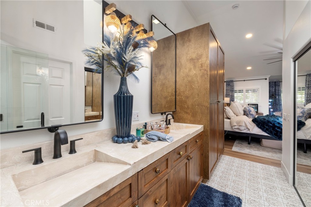 MLS #OC25264330 image #24