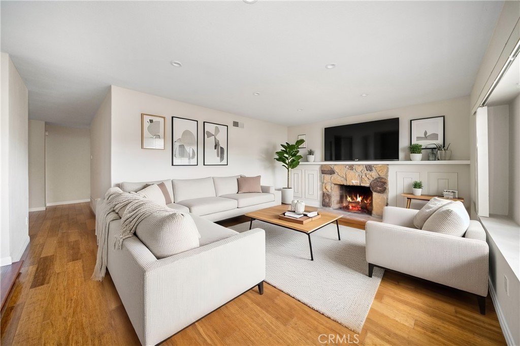 MLS #OC25264334 image #4