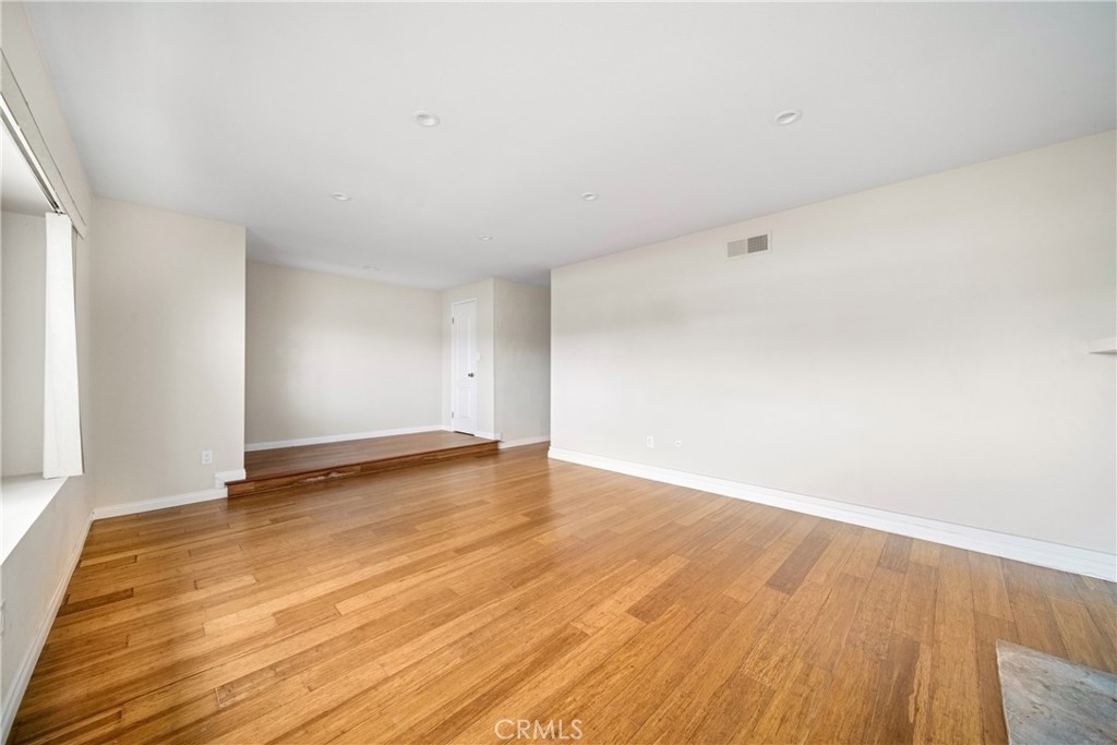 MLS #OC25264334 image #7