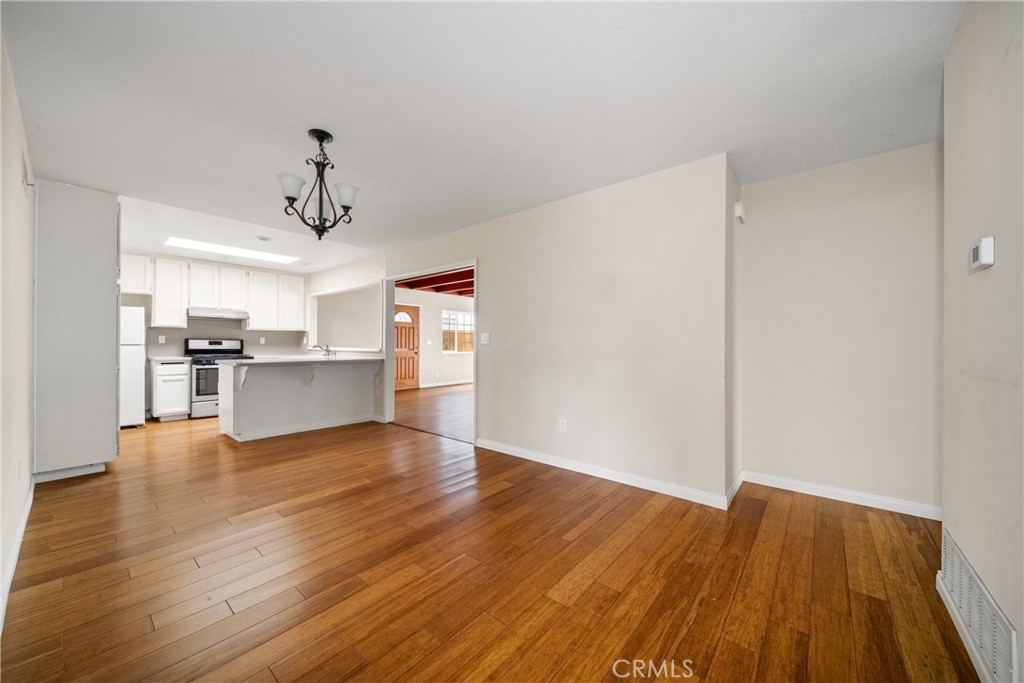 MLS #OC25264334 image #8