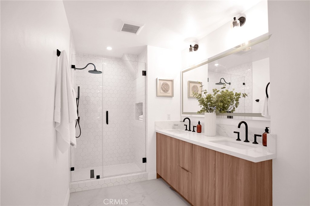 MLS #OC25264349 image #50