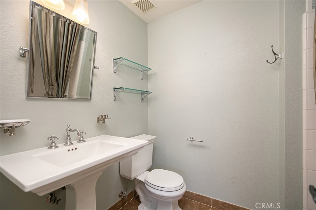 MLS #OC25264429 image #9