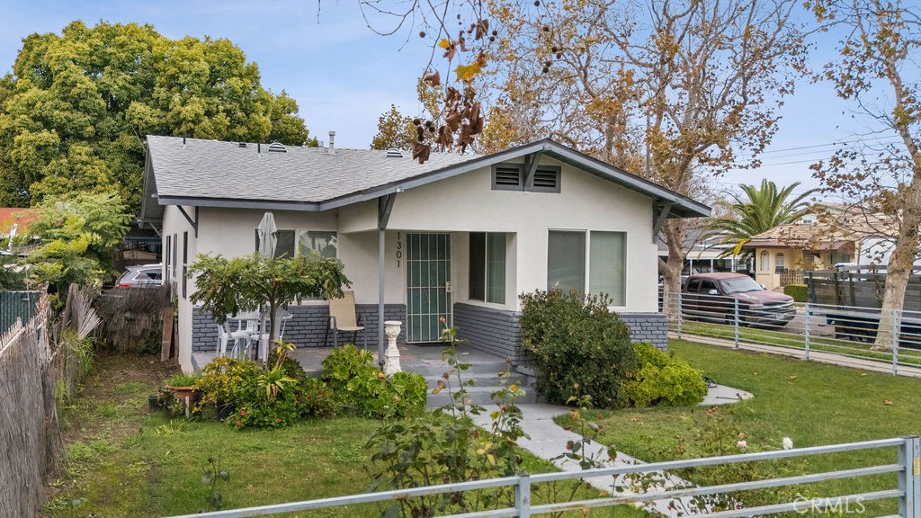 MLS #OC25264503 image #1