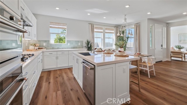 MLS #OC25264570 image #1