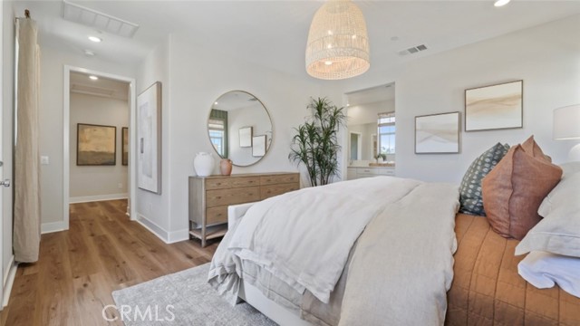 MLS #OC25264570 image #9