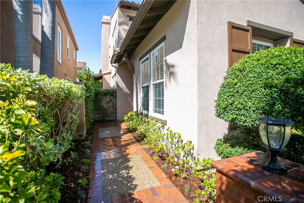 MLS #OC25264575 image #2